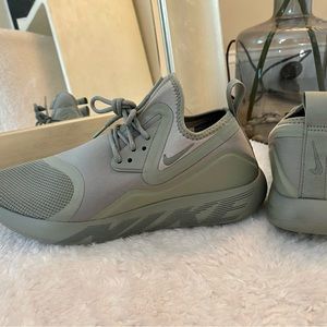Nike Luna Charge Sage Green Sneaker